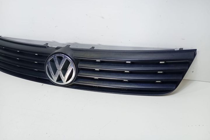 Grila radiator 3B0853653C Volkswagen VW Passat B5