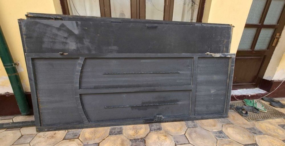 Темир дарвоза срочно сотилади холати яхши