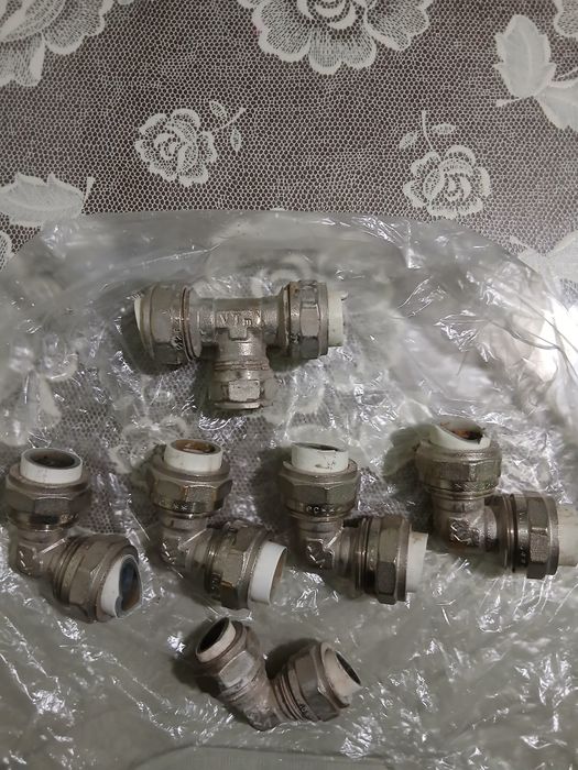 Тройник и уголки Valtek.