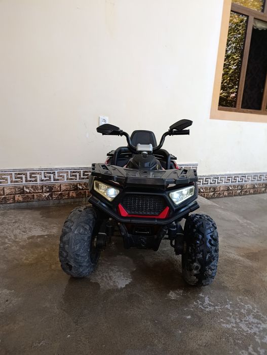 Детская машина красивая