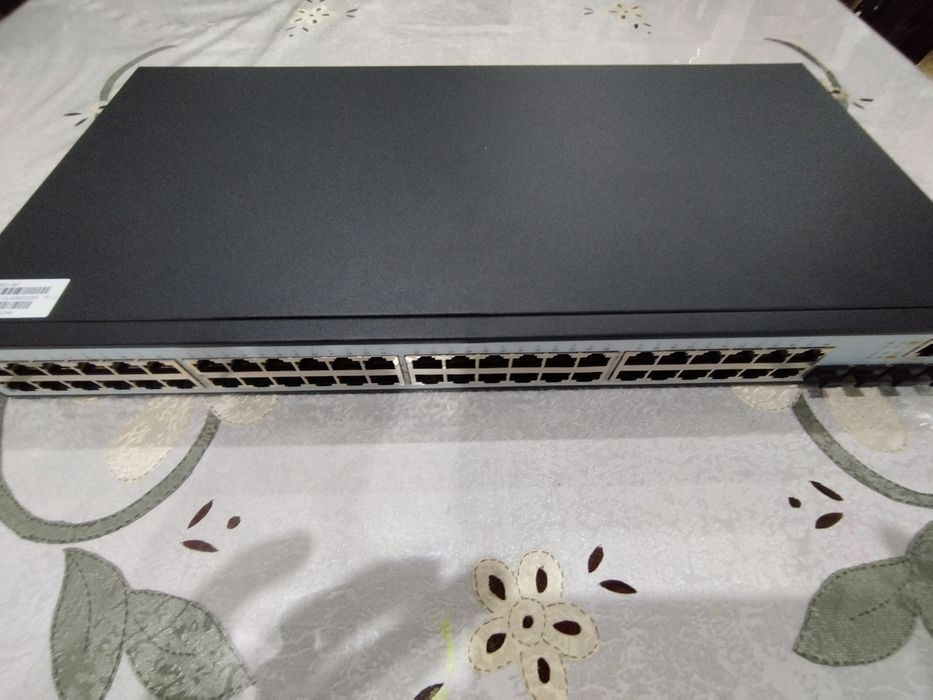 Продам 48 и 24 портовый управляемый коммутатор SNR-S2985G-48T в отличн