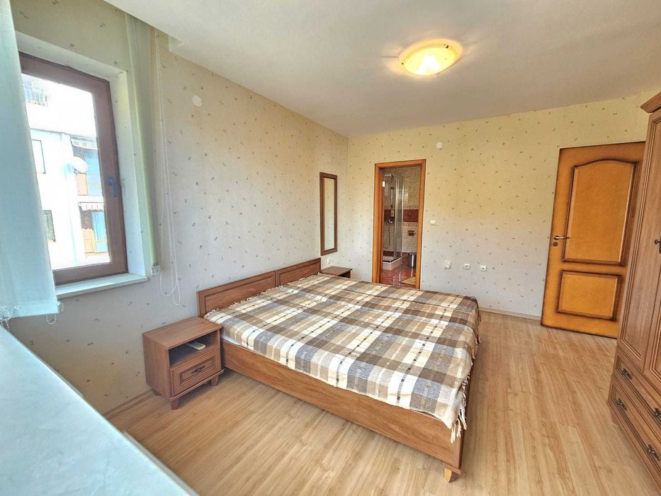 Просторен тристаен апартамент с фронтална гледка море, Първа линия