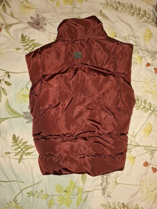 Безрукавка бордовая