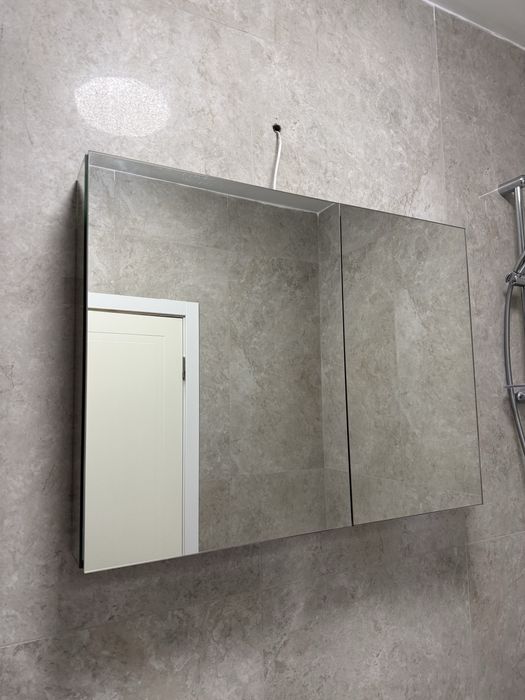 Зеркало в ванную полностью из стекла