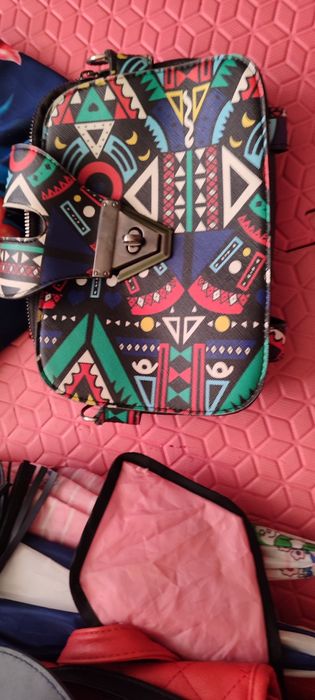 Чанти различни цветове