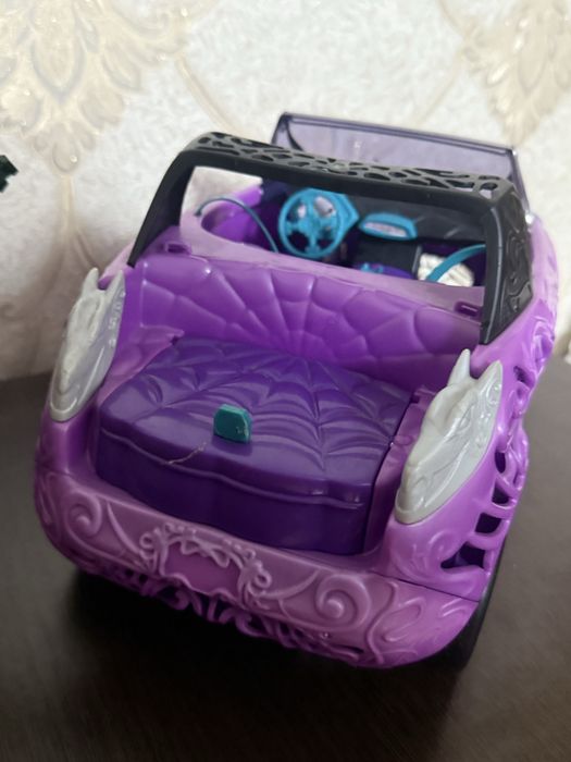Monster High Scarisienne convertible car