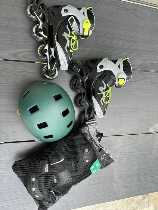 Role roller skating set complet cu casca si protectii incheieturi