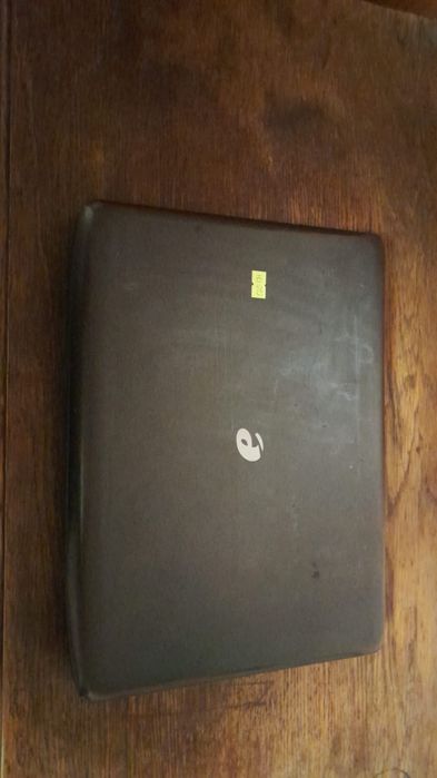 Продам ноутбук, не грузится!