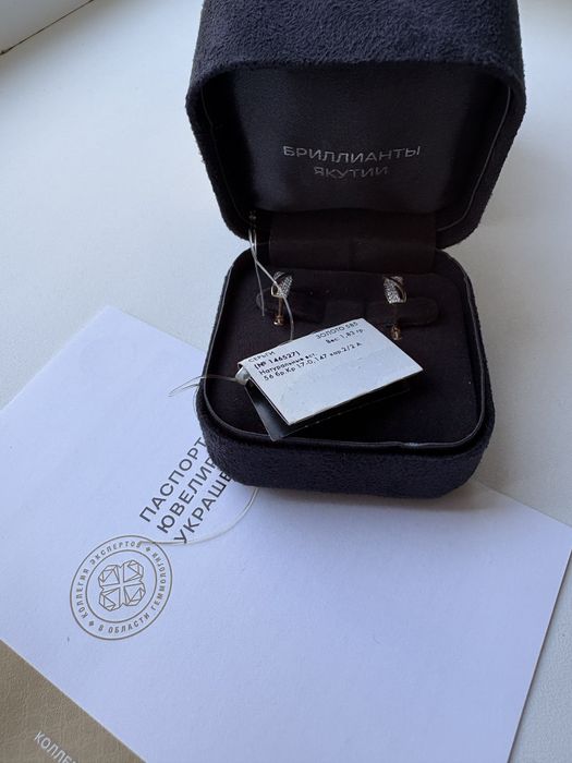 Продам золотые серьги с бриллиантами