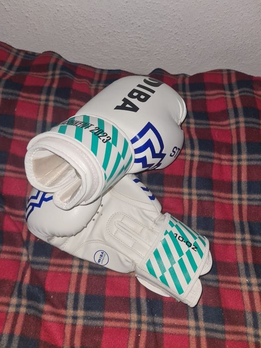 Боксерские перчатки Iba