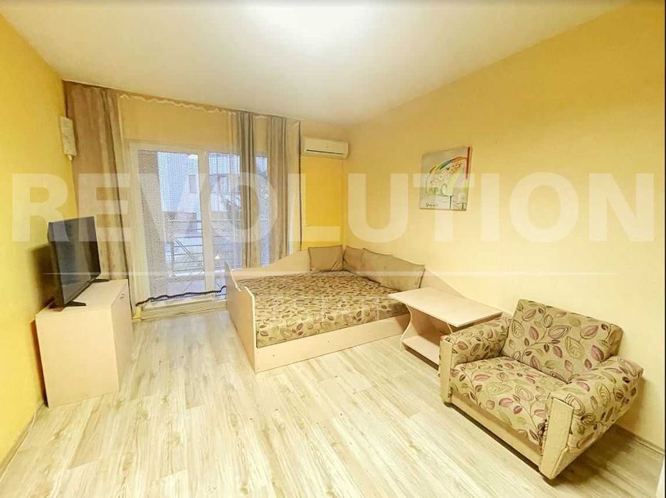 Дава се под наем Двустаен апартамент в Варна, Център - 55 кв.м за 348.84 € - Снимка #2