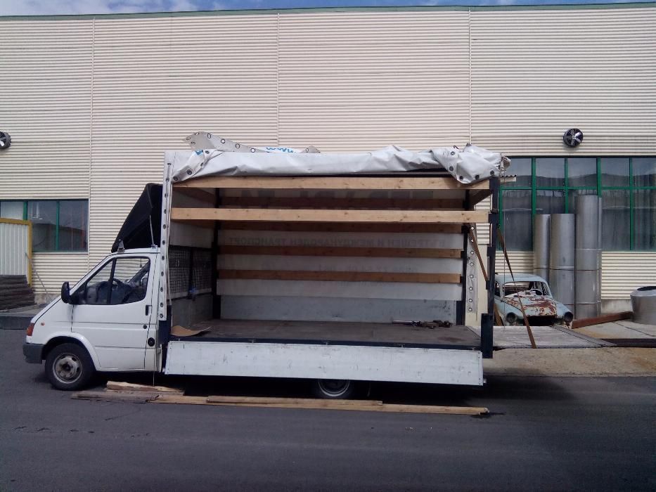 Транспортни услуги с бордови камион с падащ борд. Превоз на товари.