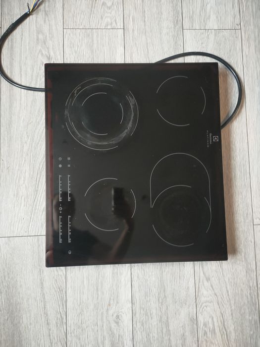 Индукционная плита продам