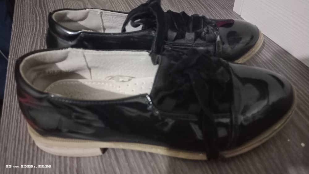 Продам детские туфли