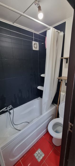 Vand garsoniera sau inchiriez