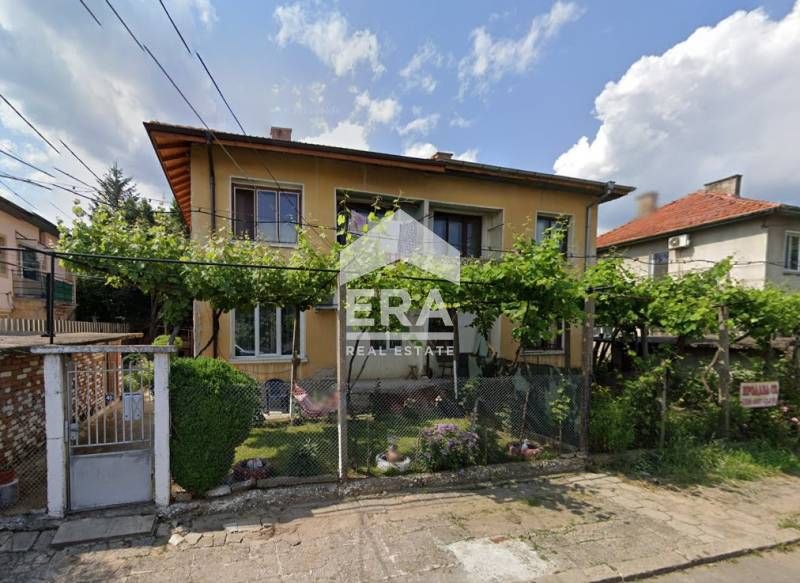 Самостоятелна къща с двор в гр. Кюстендил