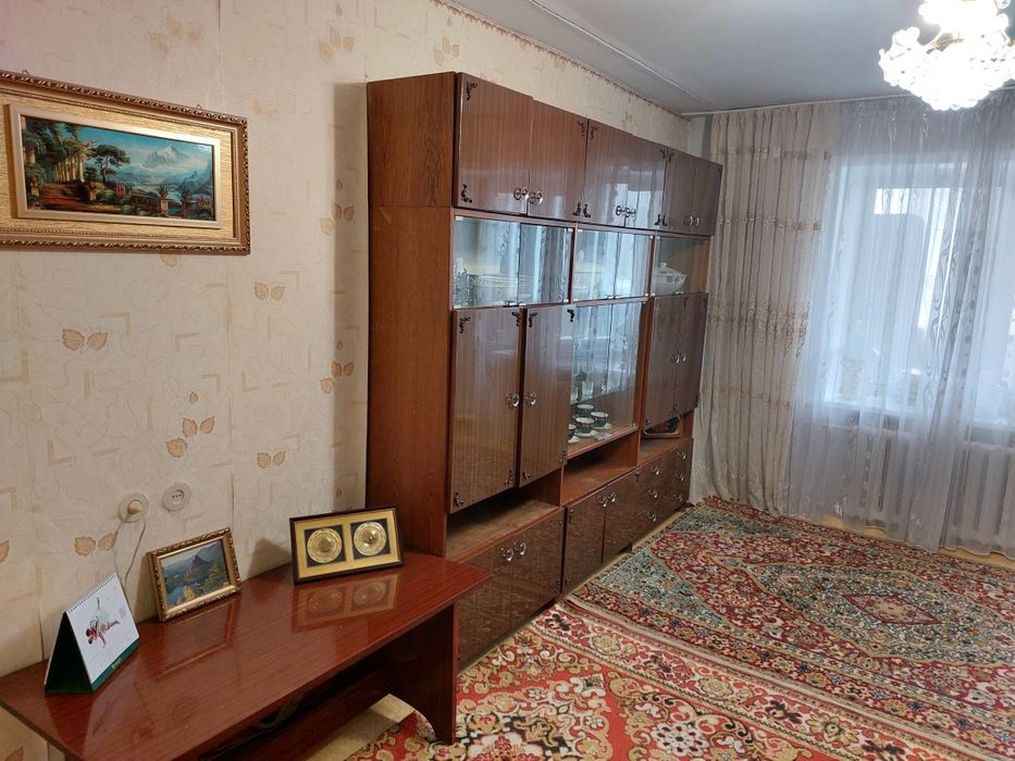 Продаётся 4 комнатная квартира.