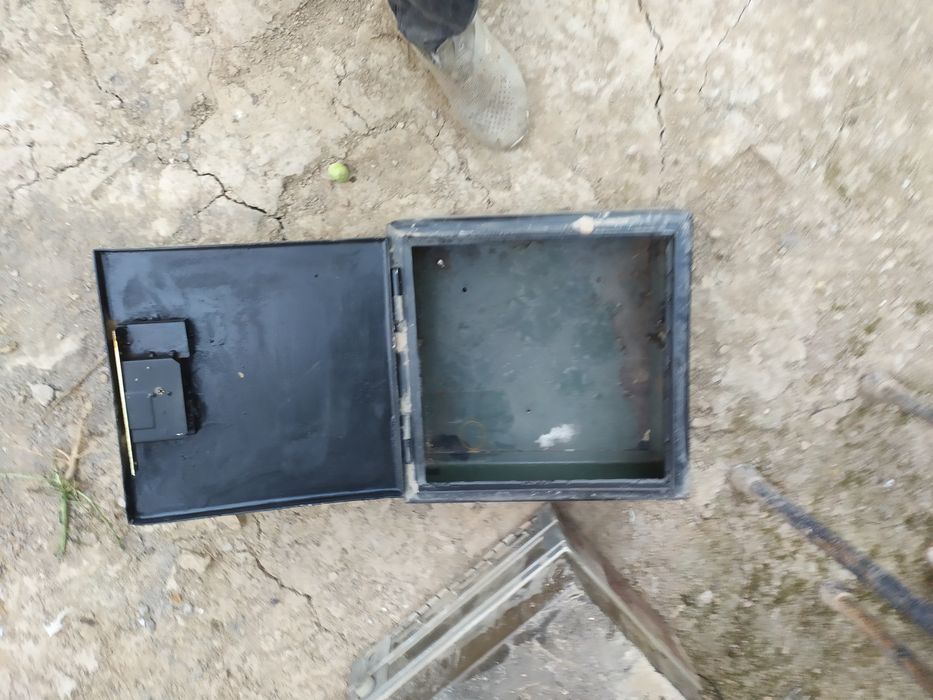 Сеф кути чамадан яшик сейф 41×41 см калинлиги 20см калити бор