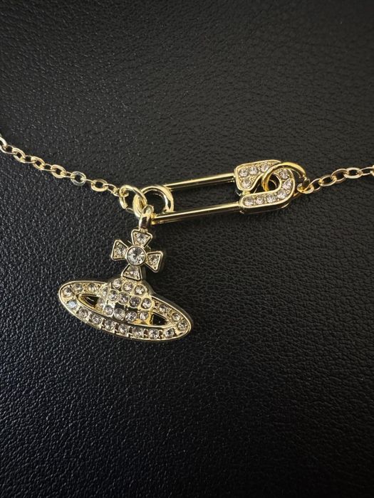 Lantisor Vivienne Westwood Gold Pin Saturn