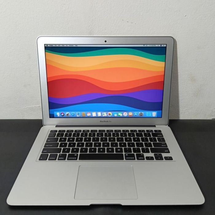 Macbook air 2017 core i5/8