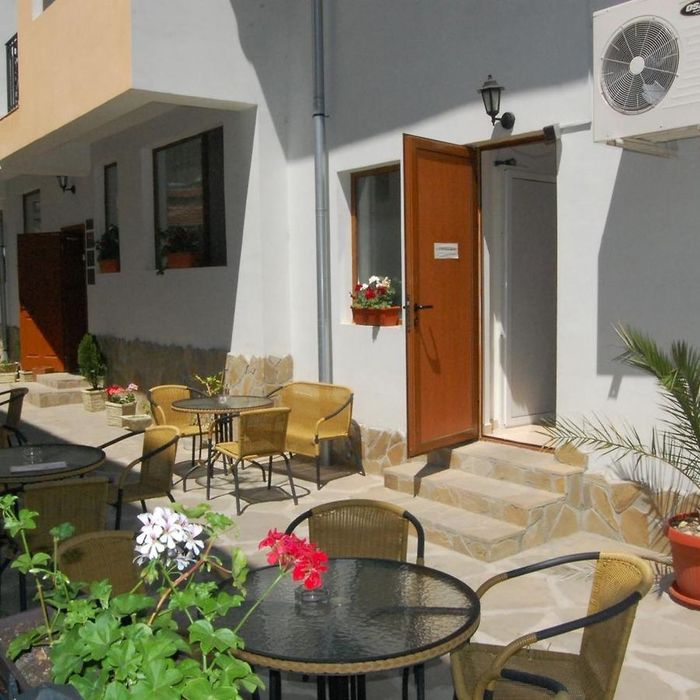 Дава се под наем Заведение в Трявна - 70 кв.м за 306 € - Снимка #2