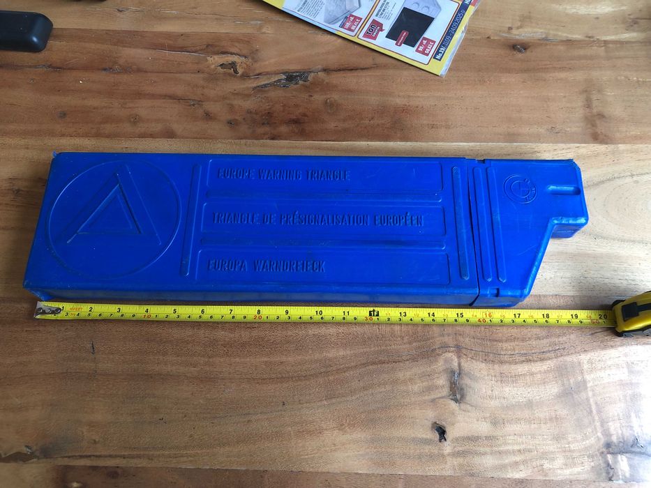 Авариен триъгълник BMW