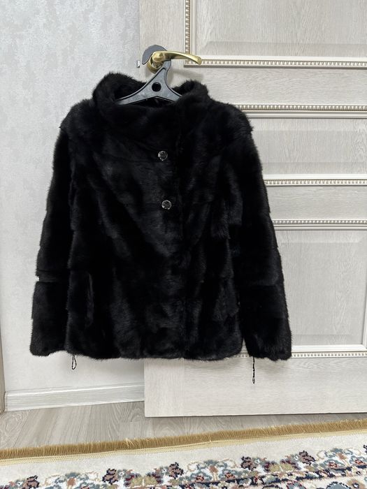 Продам шубы, тренч короткий