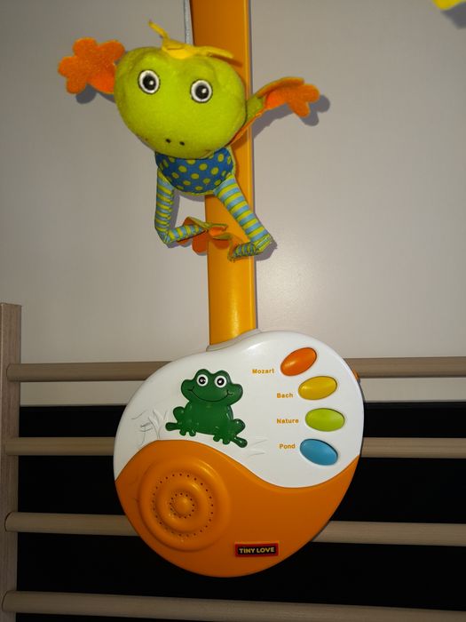 Музикална играчка/въртележка за бебешка кошара "Tiny love". Промоция!