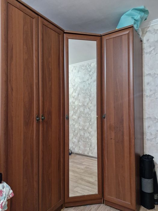 Шкаф угловой в спальню