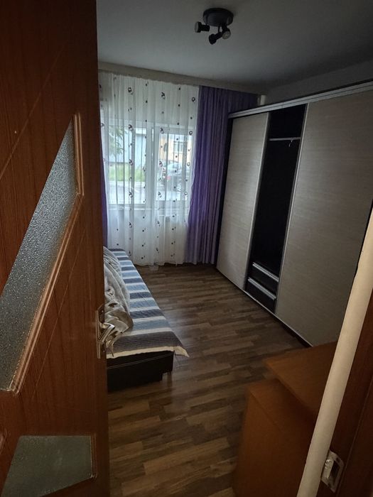 Inchiriez apartament 3 camere