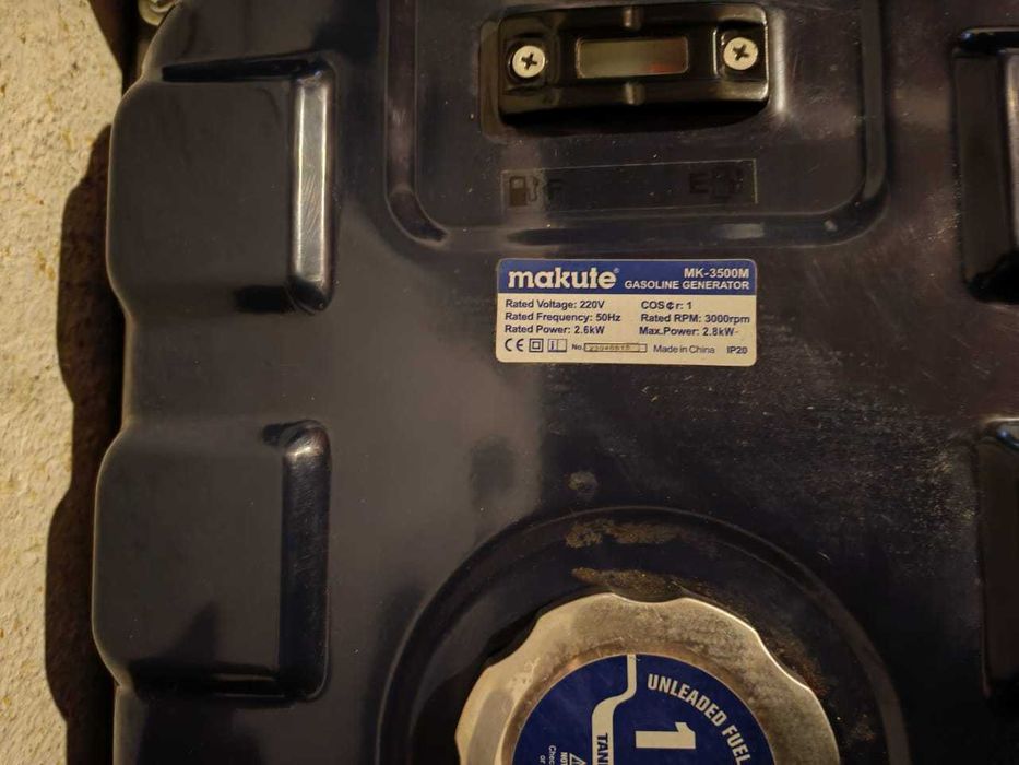 Бензиновый генератор 3 кВт Makute