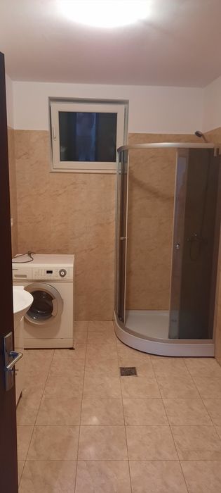 Casa .Apartament de 90mp,cu gradina,  în vila