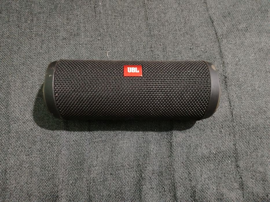 Boxă portabilă JBL Flip 4, o boxă wireless cu bluetooth. Calitate buna