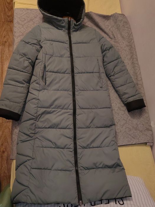 Продается зимняя двухсторонняя  куртка-пальто в отличном состоянии.