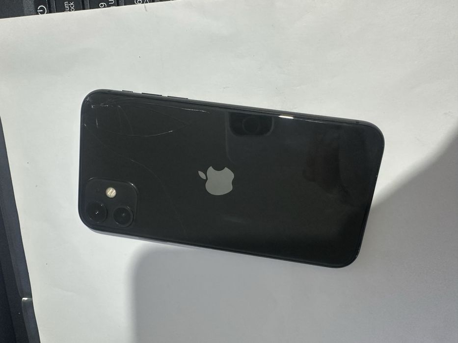 iPhone 11 в хорошем состоянии