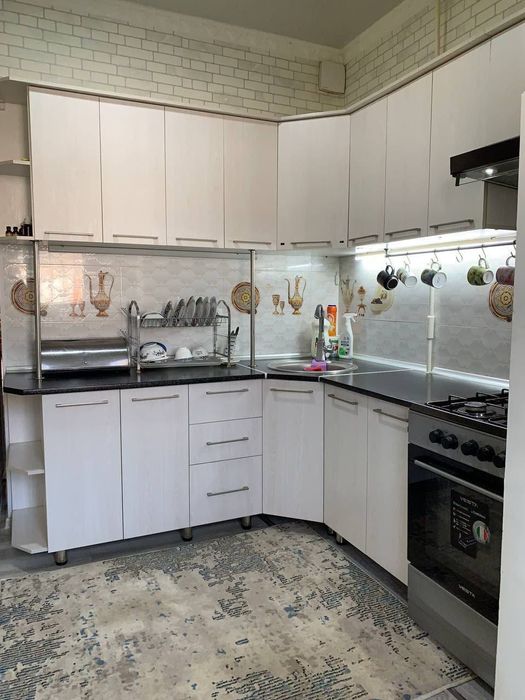 Продается 3 комн квартира, 80 кв м, первый этаж, ремонт, Чирчик