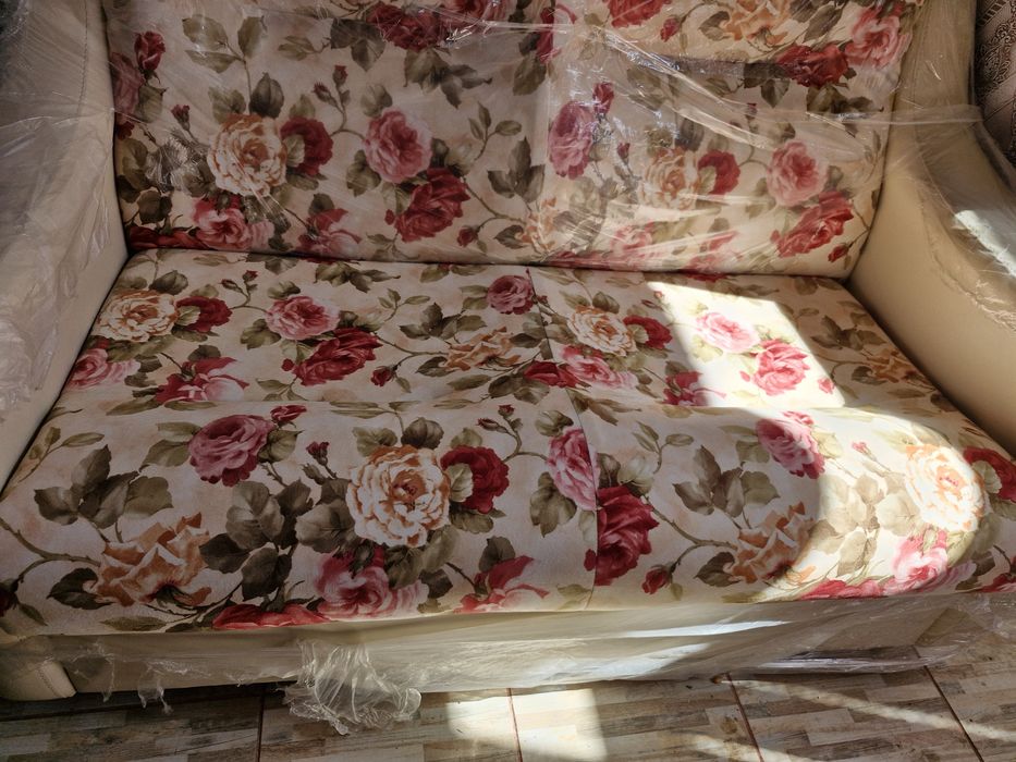 Продавам нов диван