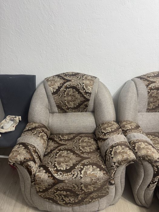 Продам диван угловой с креслом