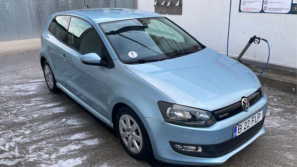 VOLKSWAGEN Polo