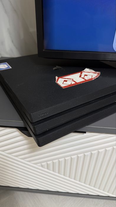 Продаю Play station 4 Pro