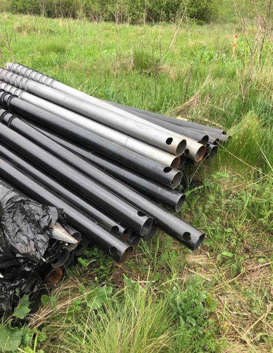 Метални винтове за навиване в земя.