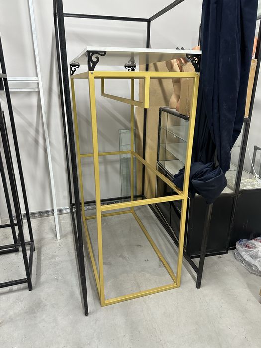 Мебель для бутика рейл