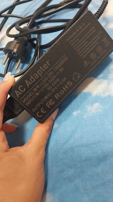 AC Adapter Model LSN-298l-19040000..INPUT 100-240V-1.5A