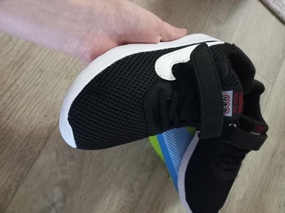 Продам кроссовки лёгкие