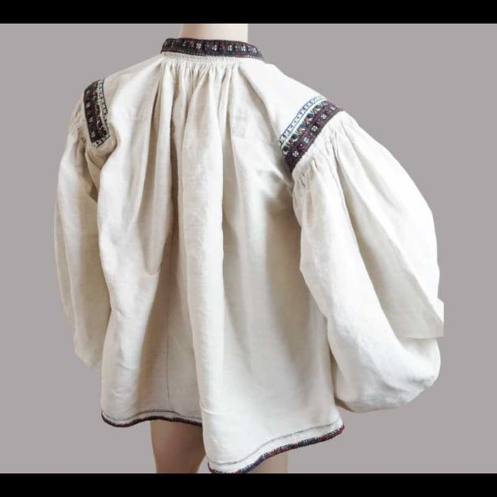 Camasa traditionala veche din Transilvania, ie autentica veche lucrata manual