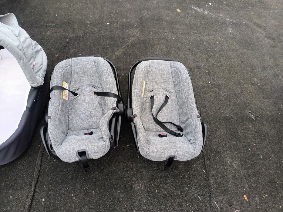 Vând cărucior de gemeni,nu a fost folosit preț negociabil