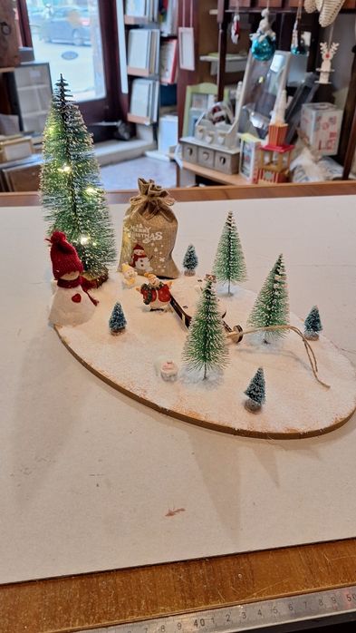 Нови ръчно изработени елхи и декорацийй