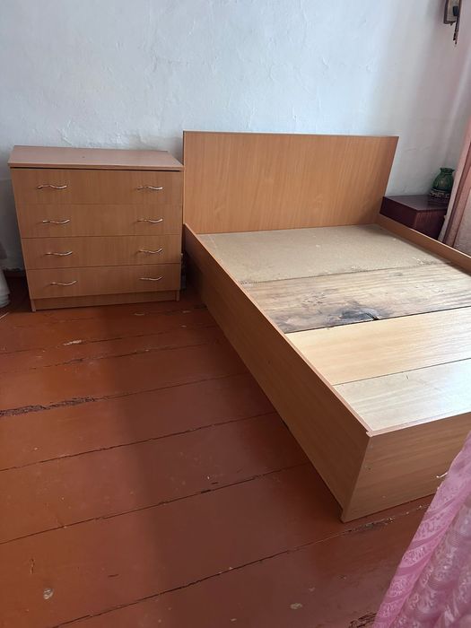 Кровать и камот  спальный