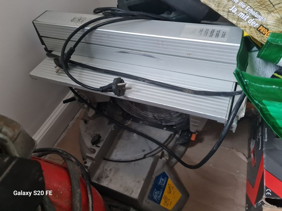 Vând circular ptr tăiat parchet unghiular 90 grade  și compresor aer l