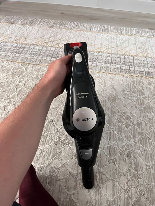 Продам Аккумуляторный пылесос Unlimited Bosch BCS82BL24
